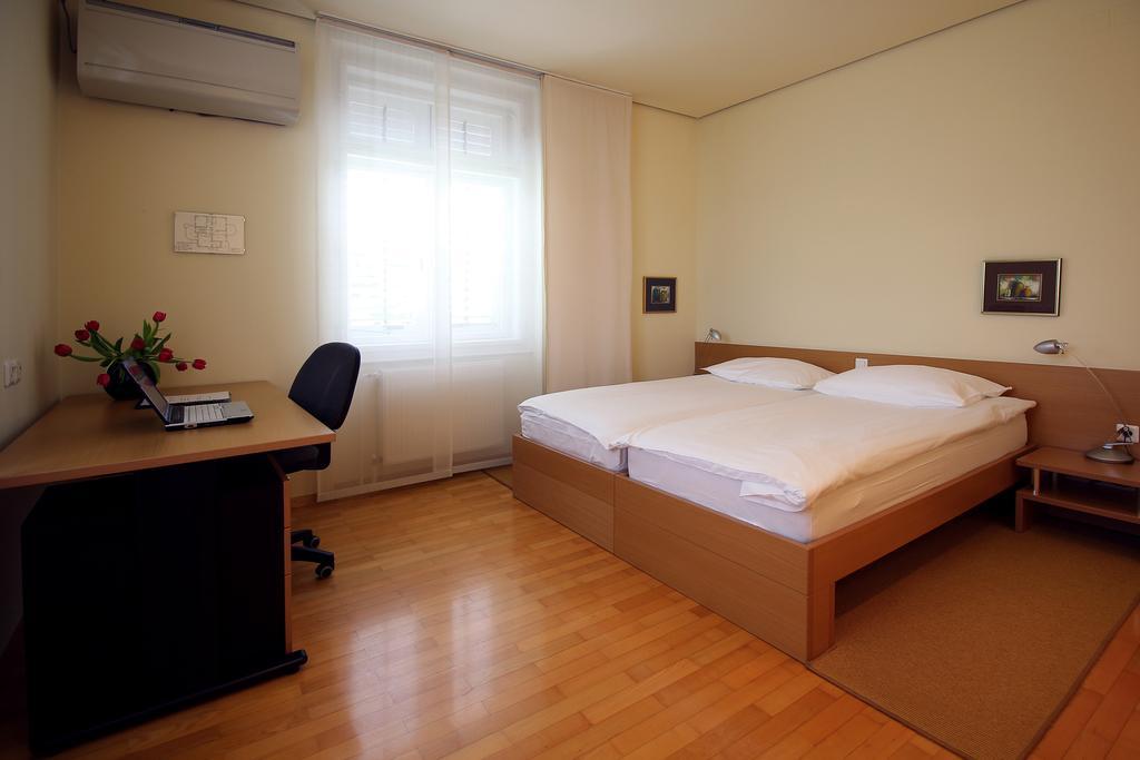 Apartments Villa Boltez Кран Стая снимка
